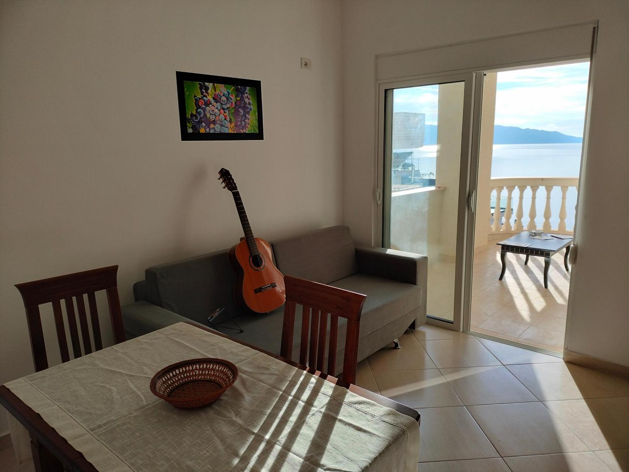 Apartment Taurasi White Sarande