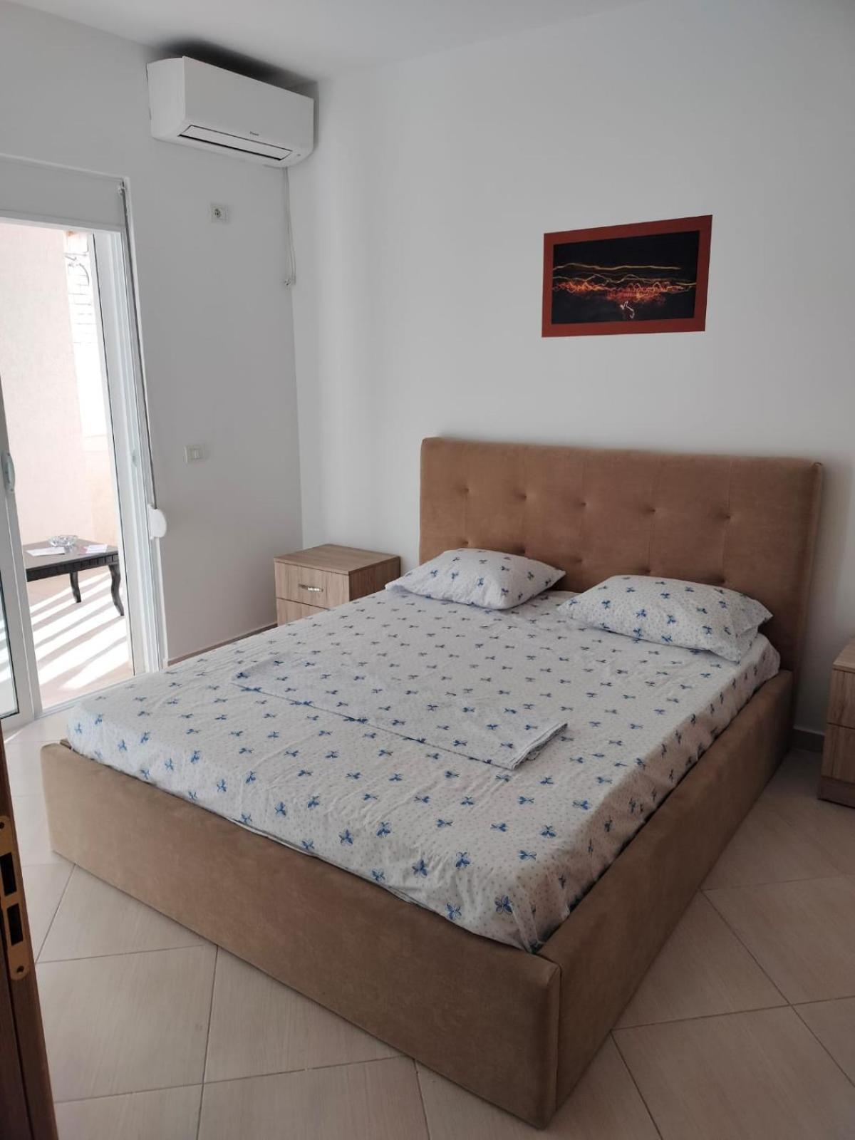 Taurasi White Apartment Sarande